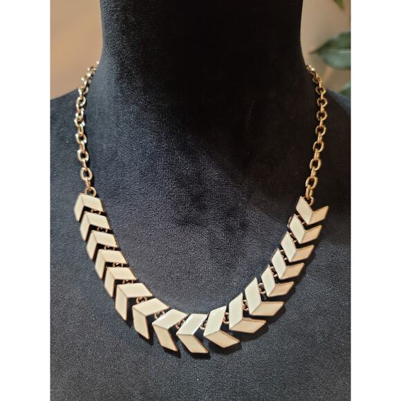 Women Gold Tone Chevron Statement Necklace With Adjustable Chain Elegant Jewelry - Picture 2 of 6